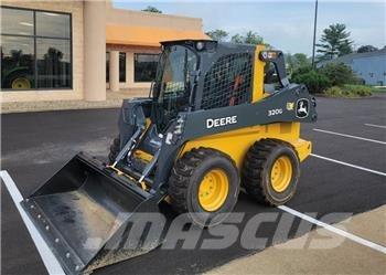 John Deere 320G スキッドステアローダー