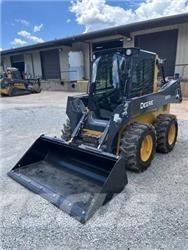 John Deere 320G スキッドステアローダー
