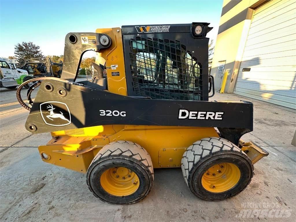 John Deere 320G スキッドステアローダー