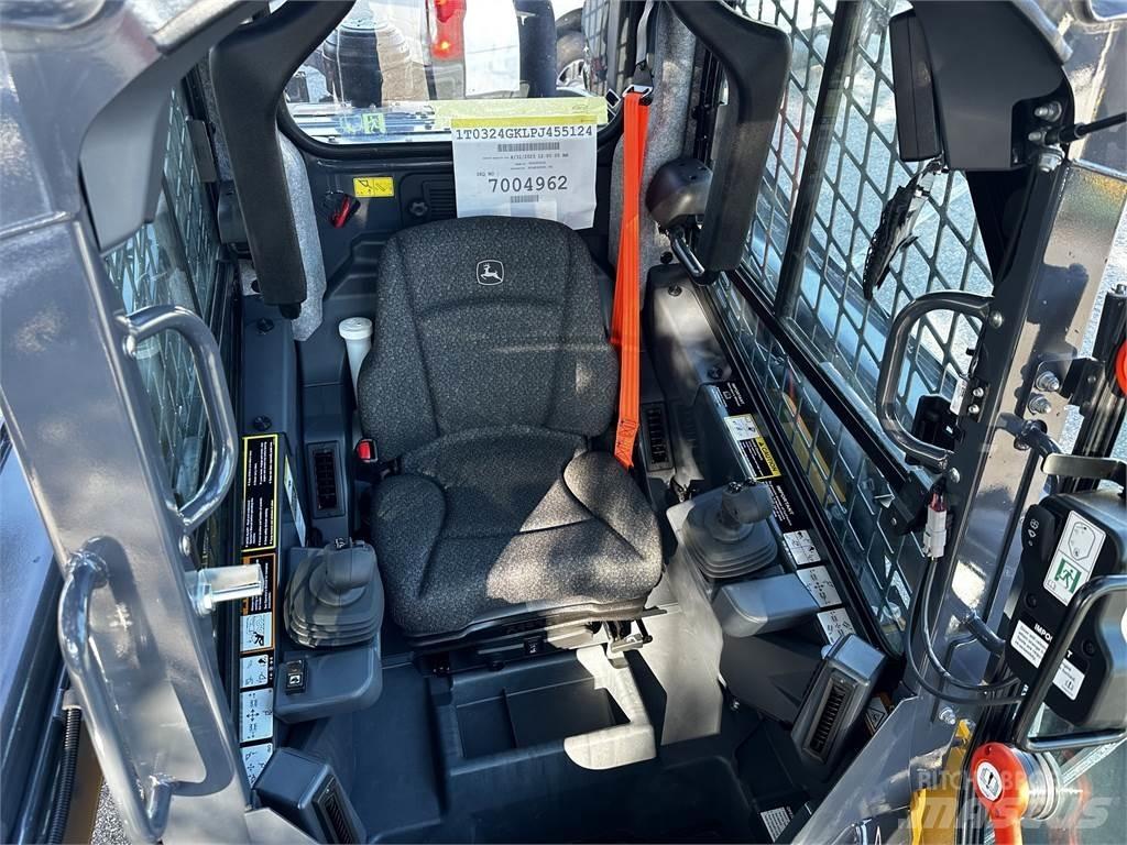 John Deere 324G スキッドステアローダー