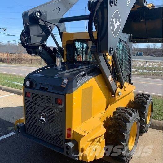 John Deere 324G スキッドステアローダー