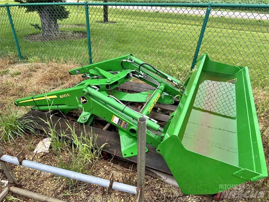 John Deere 400E トラクター