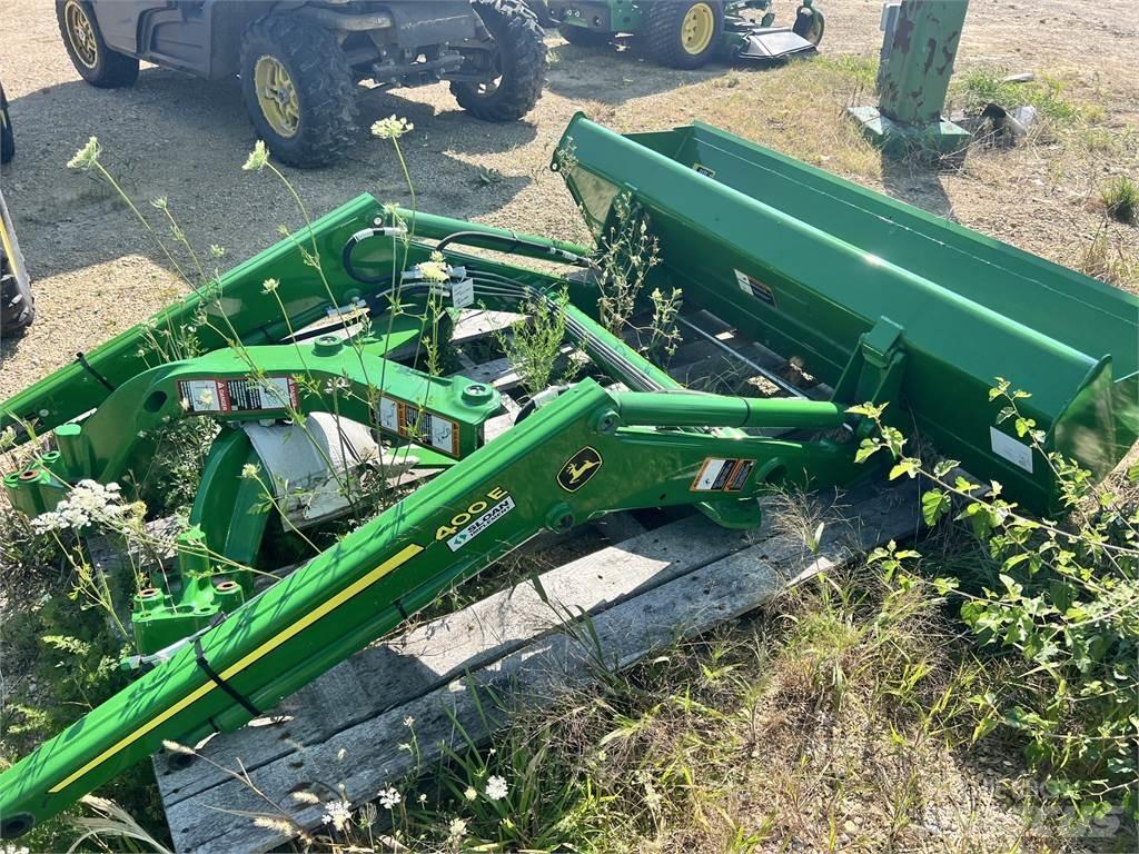 John Deere 400E トラクター