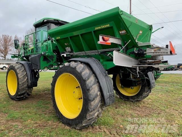 John Deere 400R 牽引型スプレイヤー
