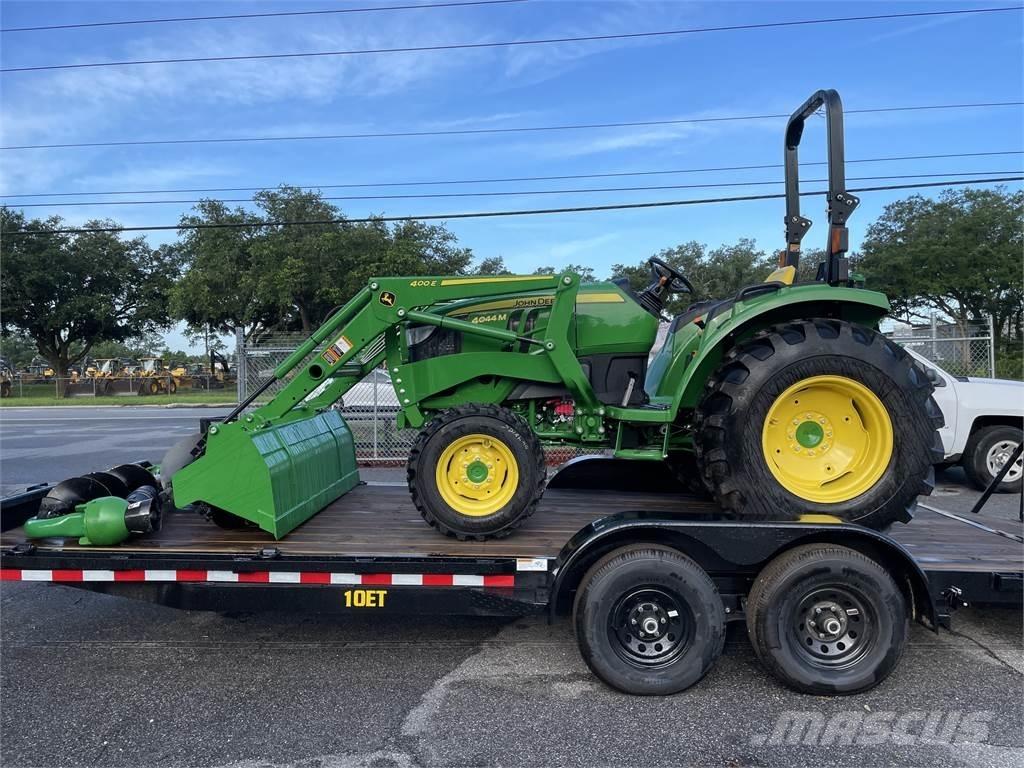 John Deere 4044M トラクター