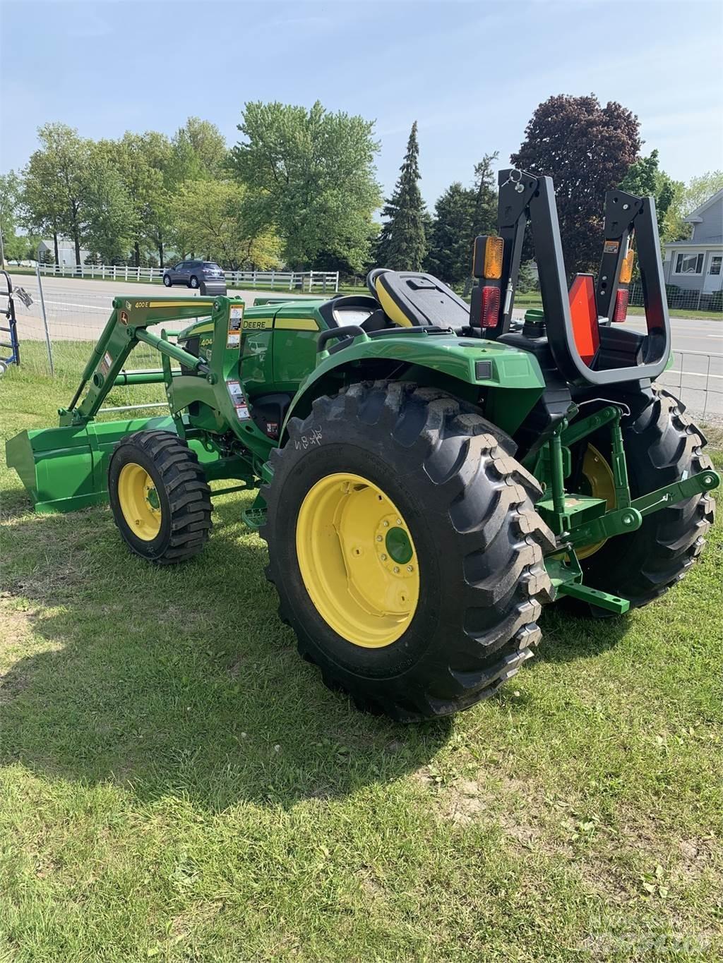 John Deere 4044M トラクター