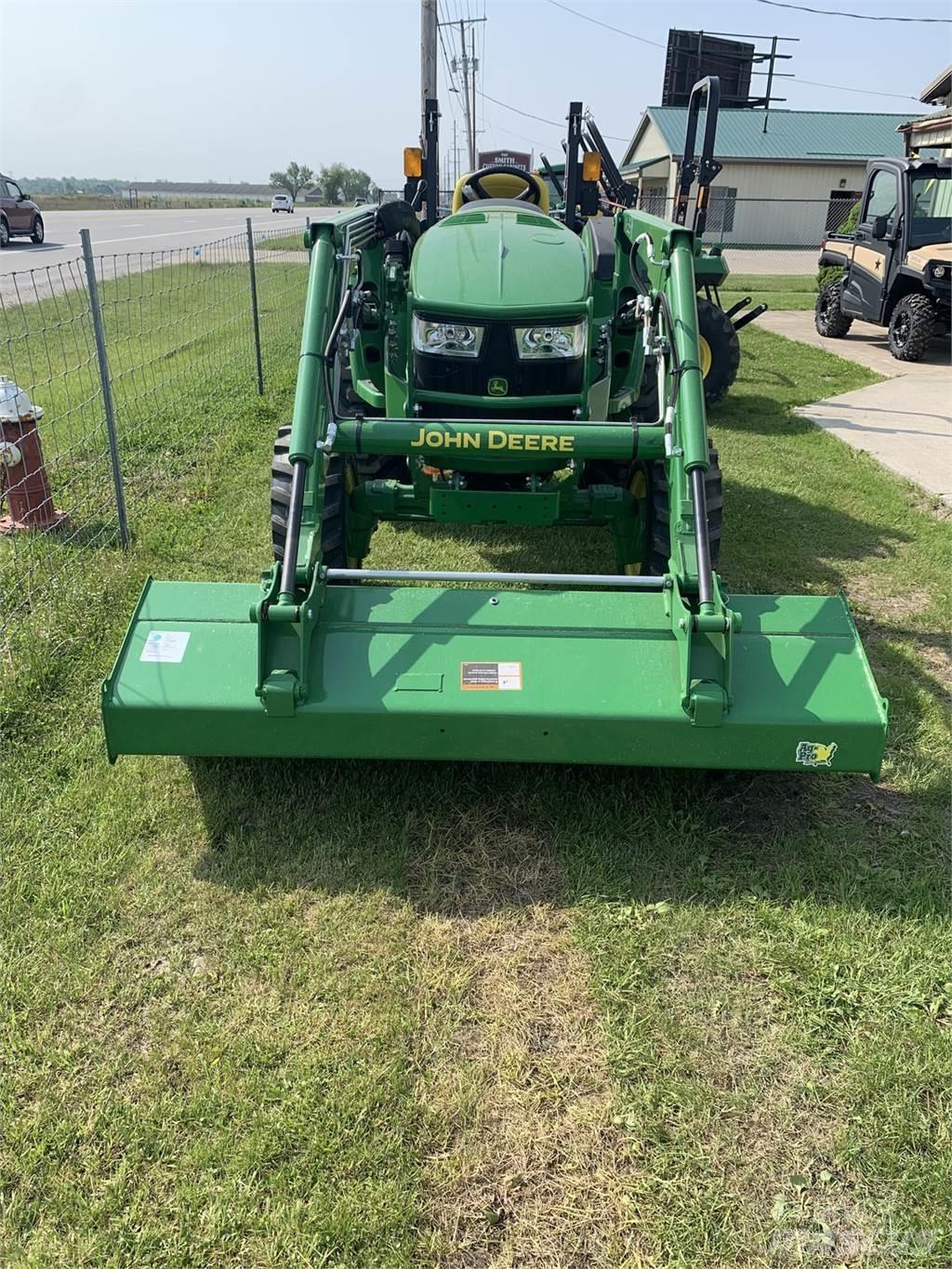 John Deere 4044M トラクター