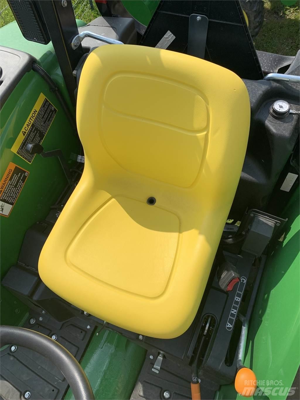 John Deere 4044M トラクター