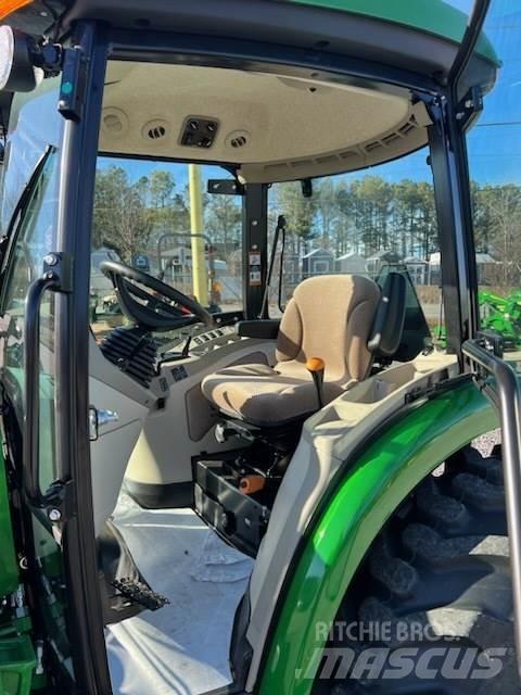 John Deere 4044R トラクター
