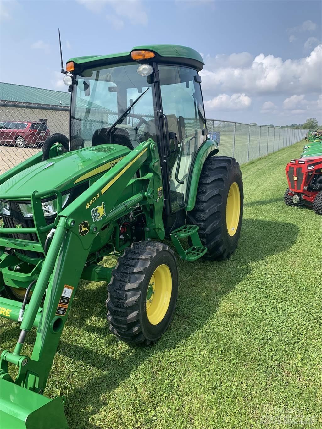 John Deere 4044R トラクター