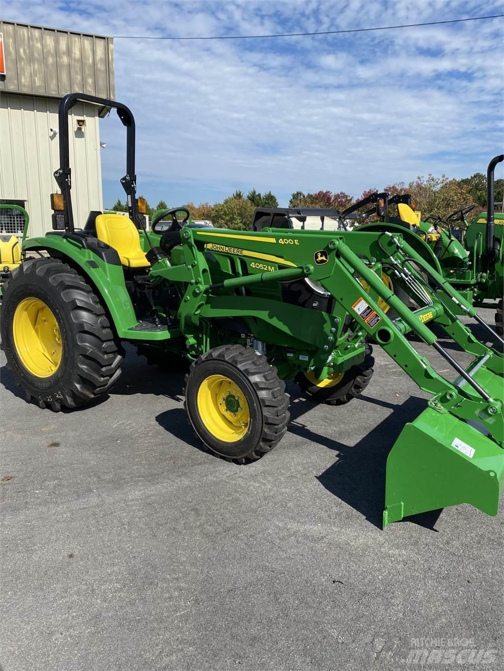 John Deere 4052M トラクター
