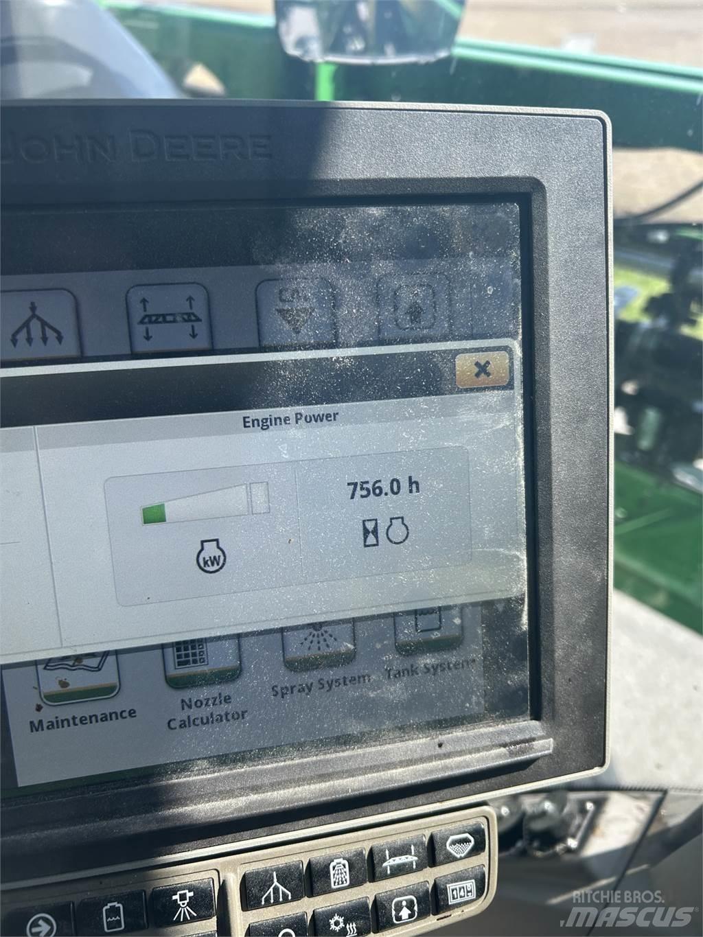 John Deere 408R 牽引型スプレイヤー