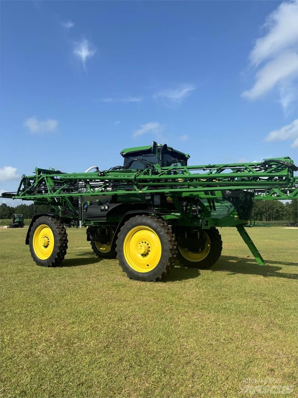 John Deere 410R 牽引型スプレイヤー