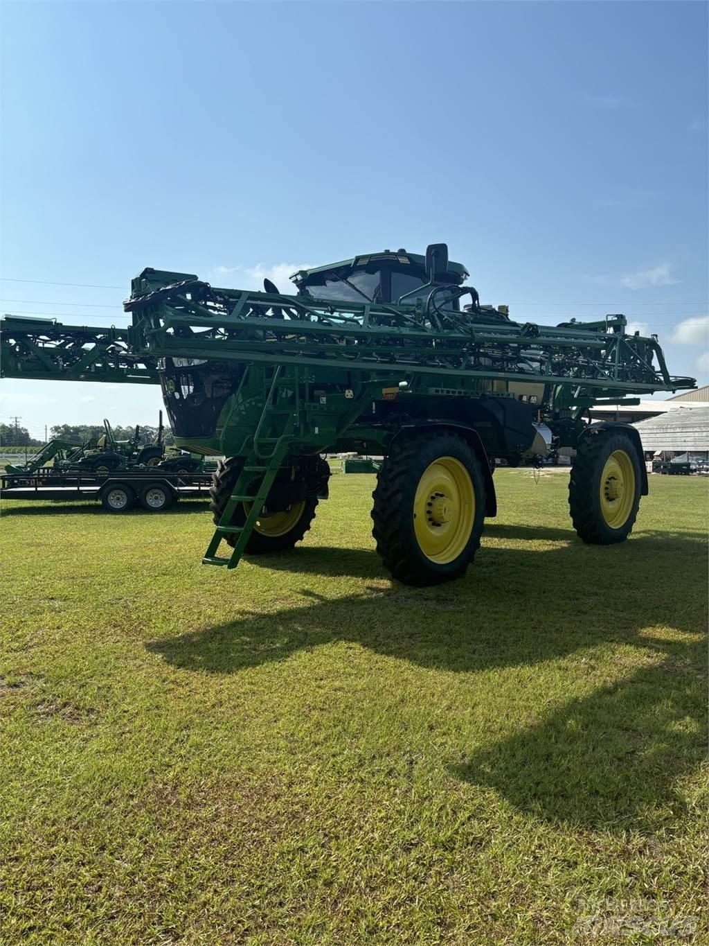 John Deere 410R 牽引型スプレイヤー