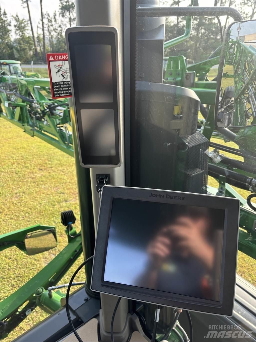 John Deere 410R 牽引型スプレイヤー