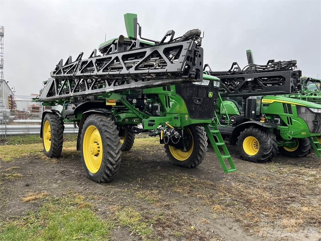 John Deere 412R 牽引型スプレイヤー
