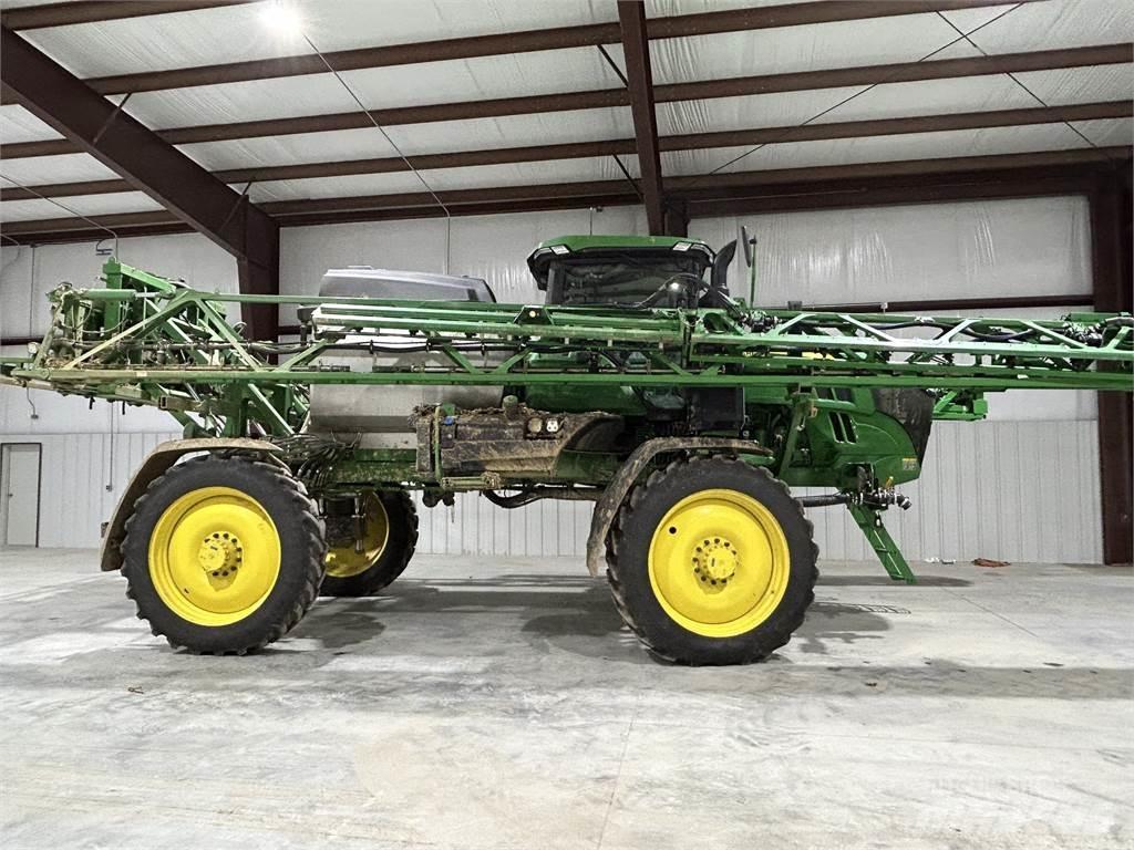 John Deere 412R 牽引型スプレイヤー