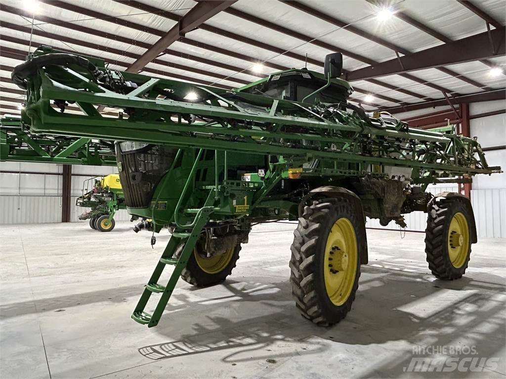 John Deere 412R 牽引型スプレイヤー