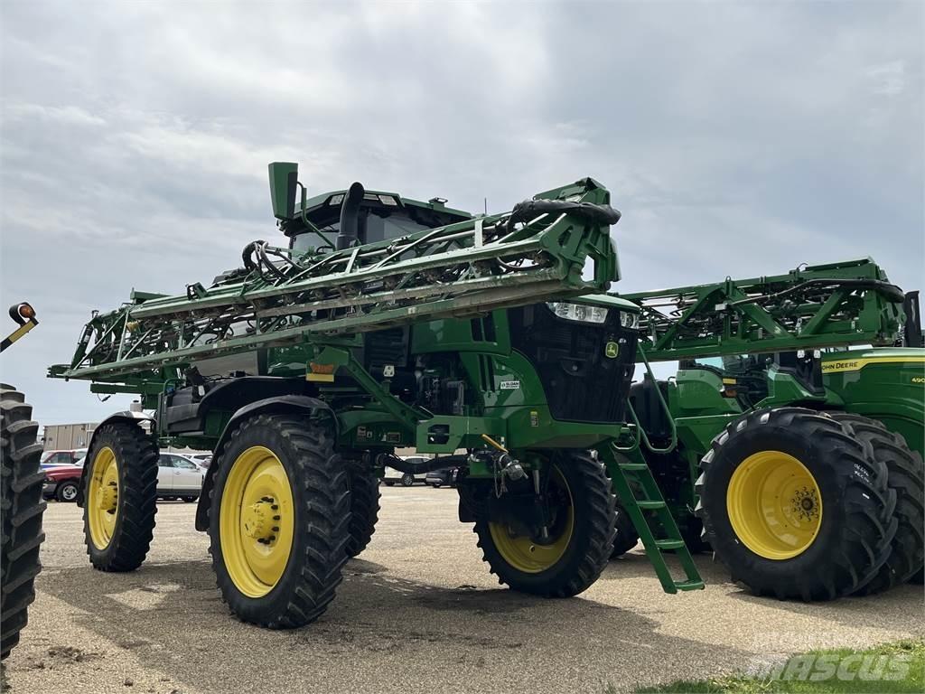 John Deere 412R 牽引型スプレイヤー