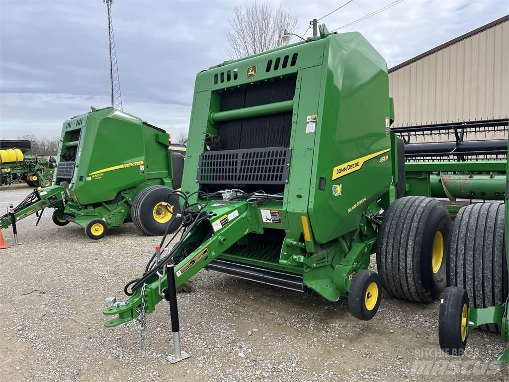 John Deere 451M ラウンドベーラー