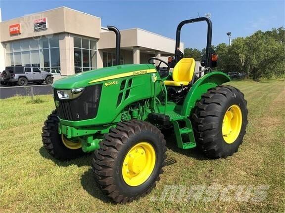 John Deere 5045E トラクター