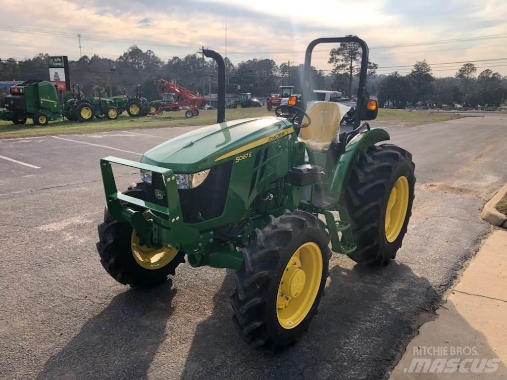 John Deere 5067E トラクター