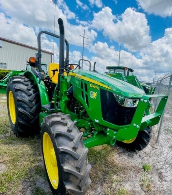 John Deere 5067E トラクター