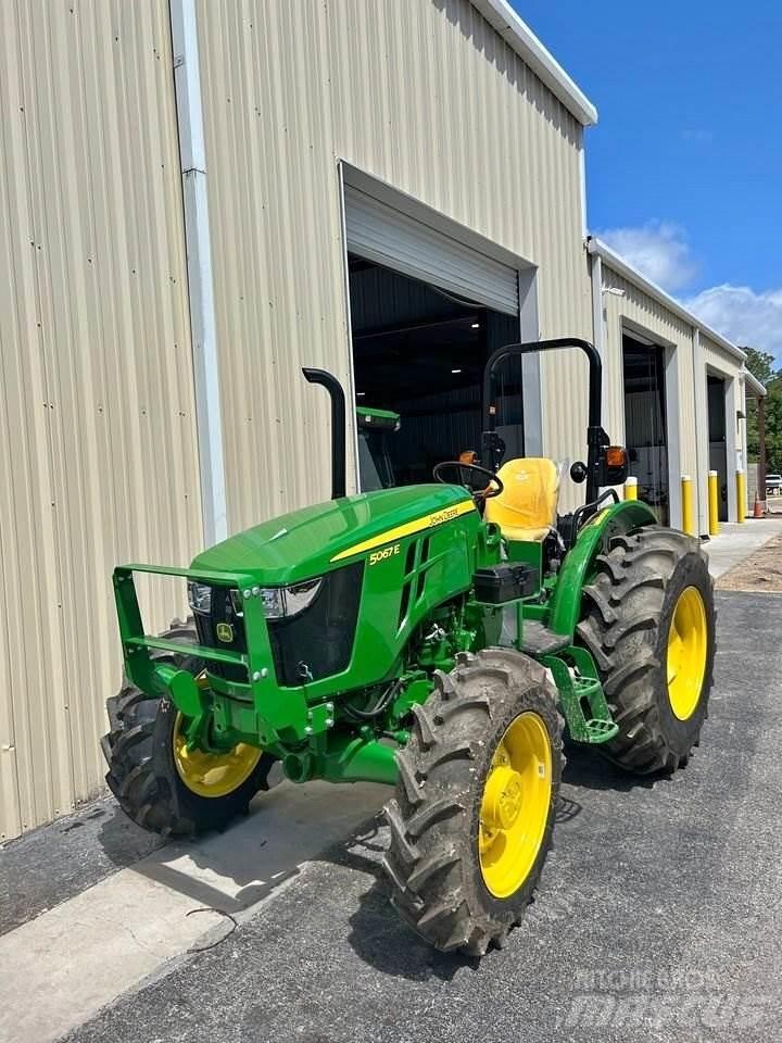 John Deere 5067E トラクター