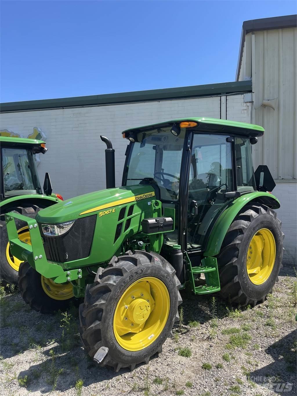 John Deere 5067E トラクター
