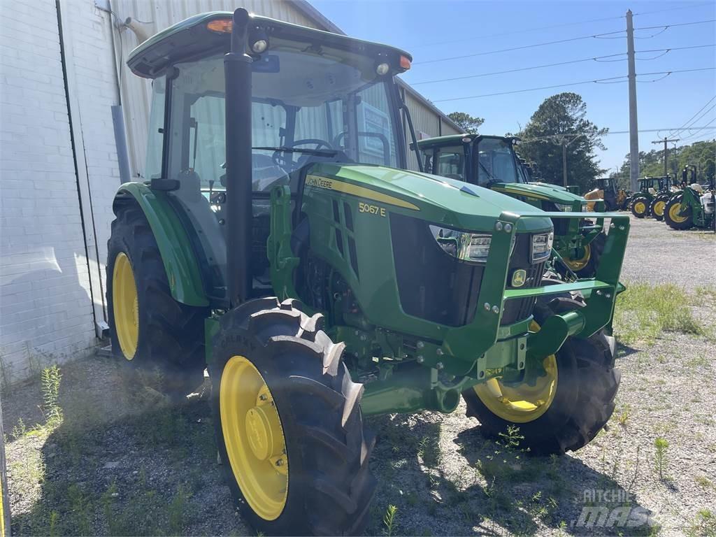 John Deere 5067E トラクター