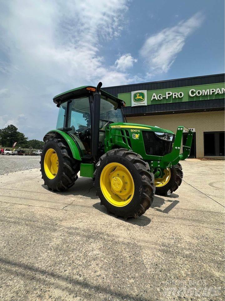 John Deere 5067E トラクター