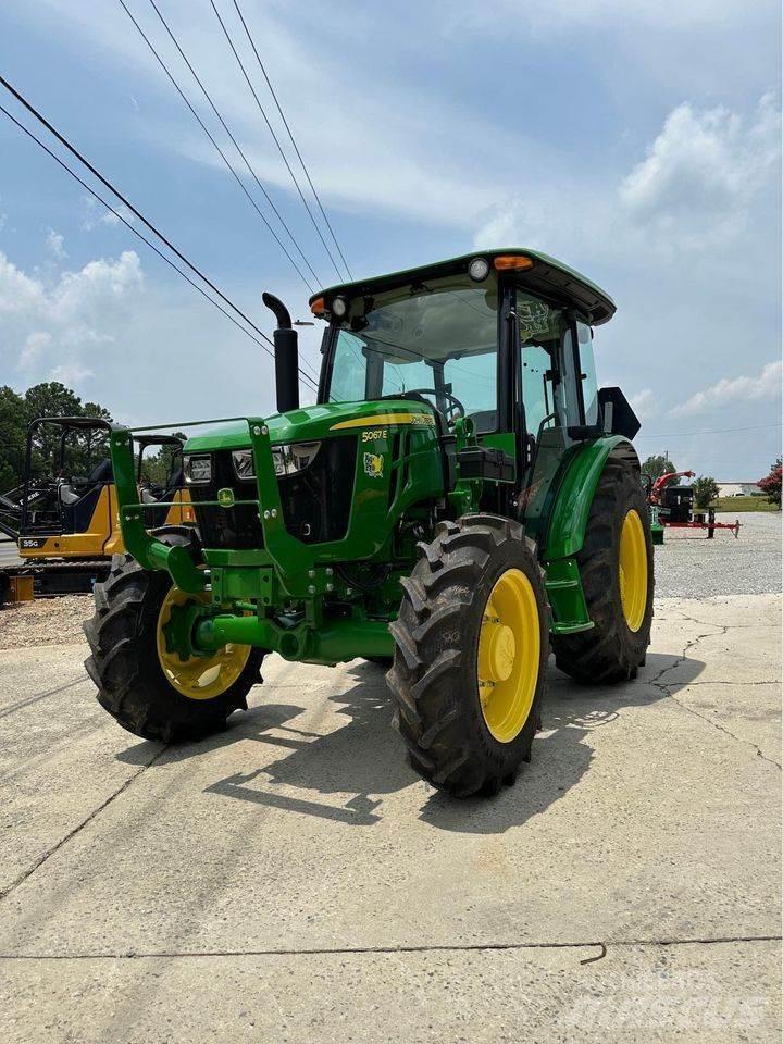 John Deere 5067E トラクター