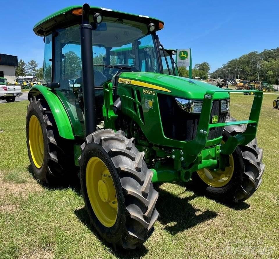 John Deere 5067E トラクター
