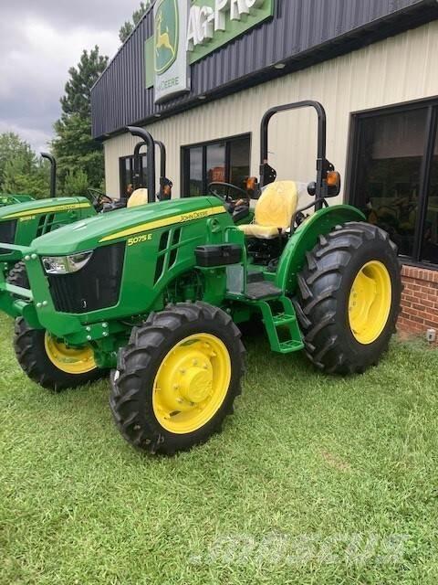 John Deere 5075E トラクター
