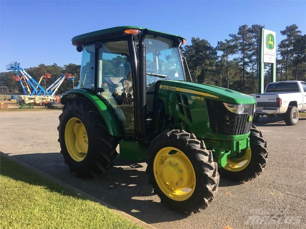 John Deere 5075E トラクター