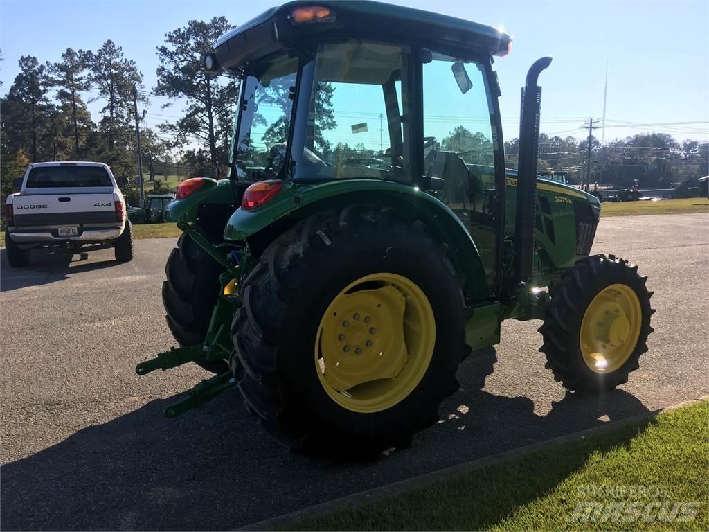 John Deere 5075E トラクター