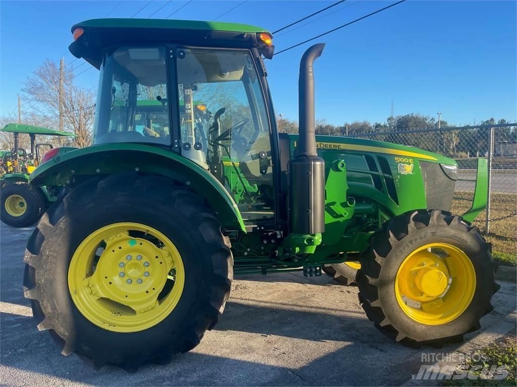 John Deere 5075E トラクター