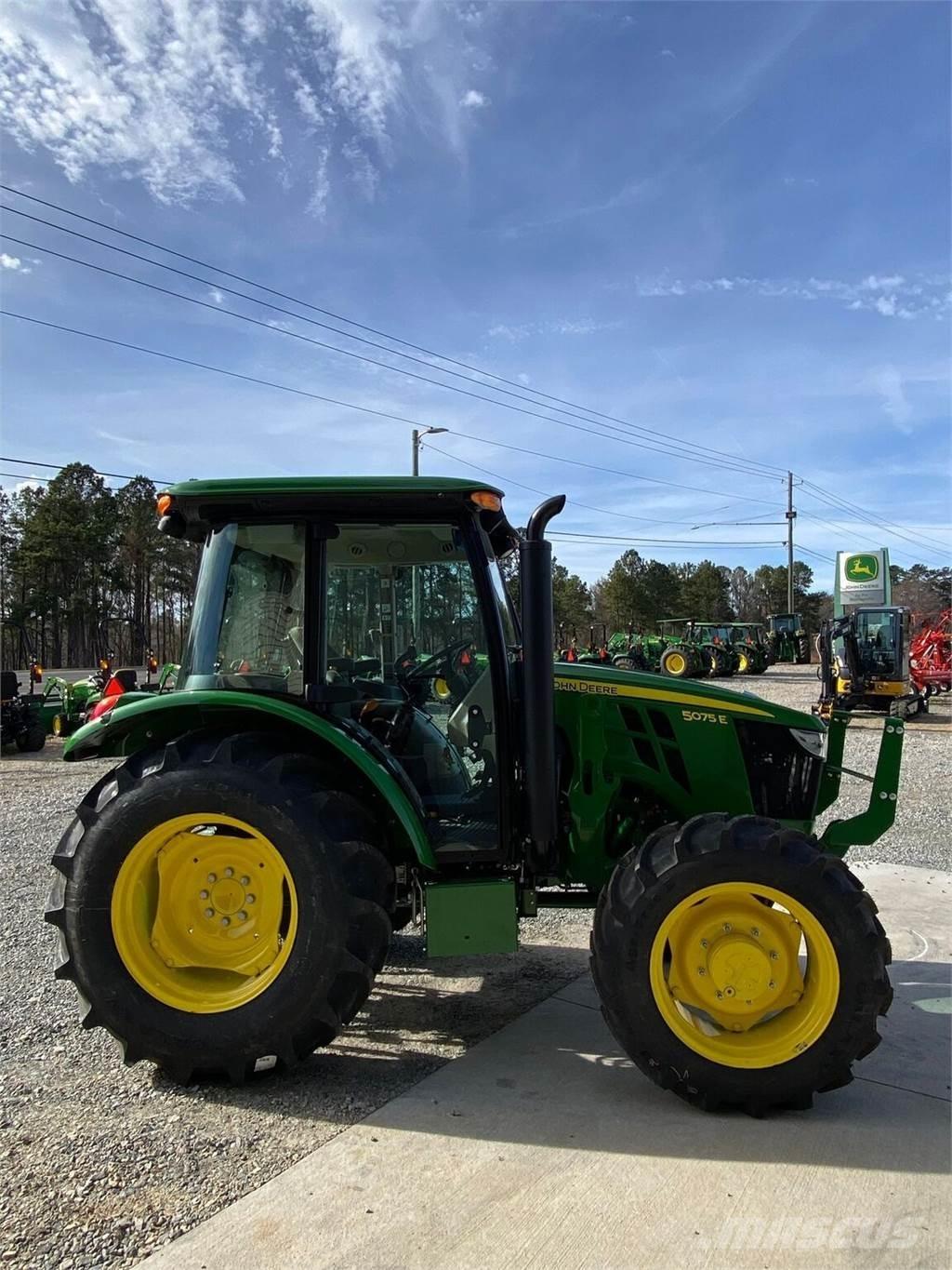 John Deere 5075E トラクター