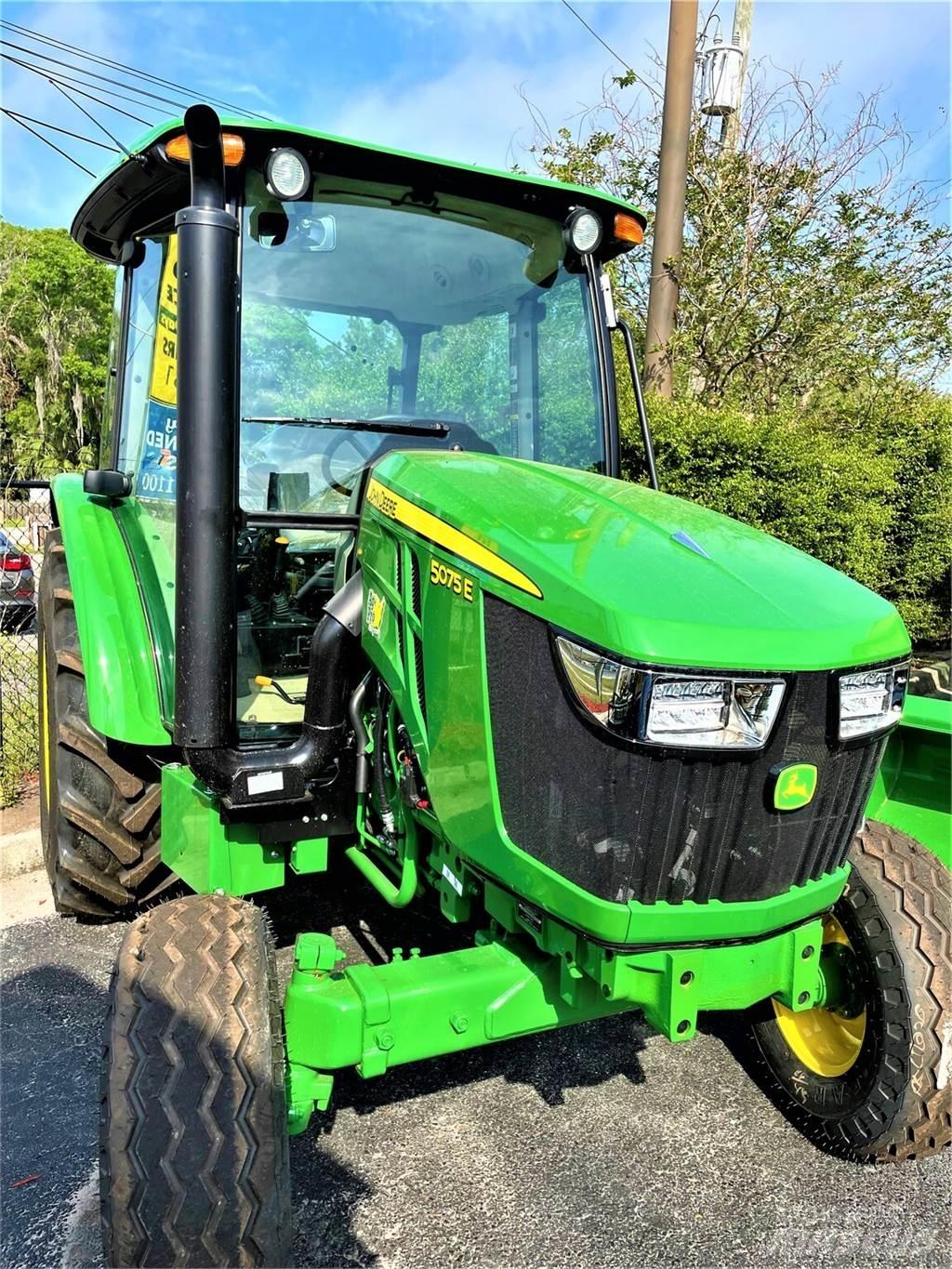 John Deere 5075E トラクター