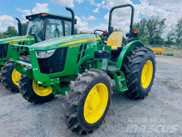 John Deere 5075E トラクター
