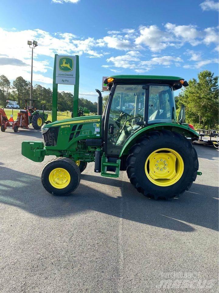 John Deere 5075E トラクター