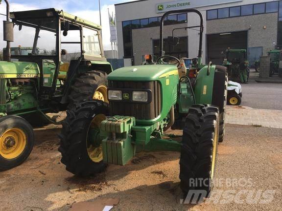 John Deere 5515 トラクター