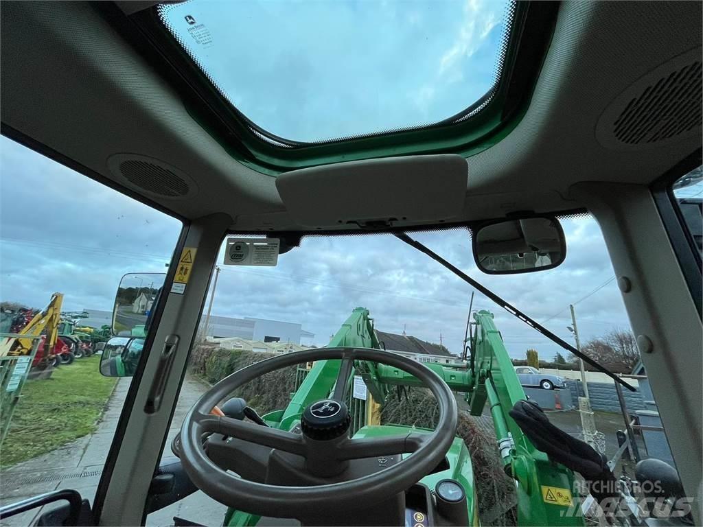 John Deere 6110M トラクター