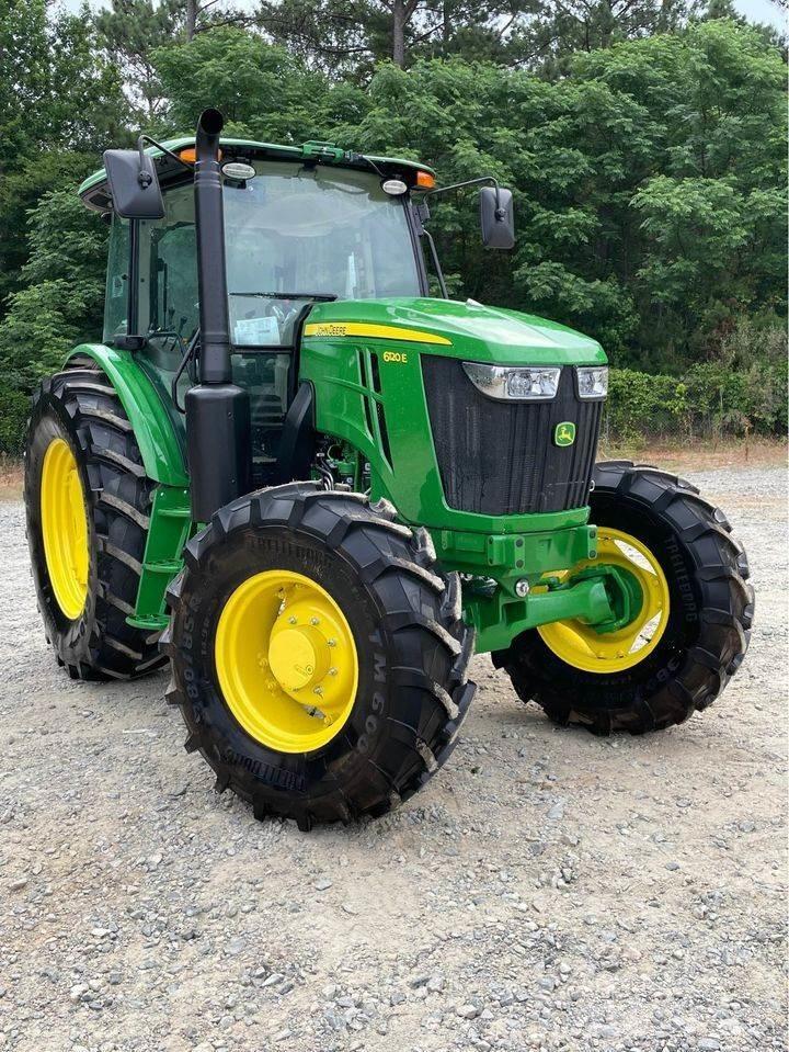 John Deere 6120E トラクター