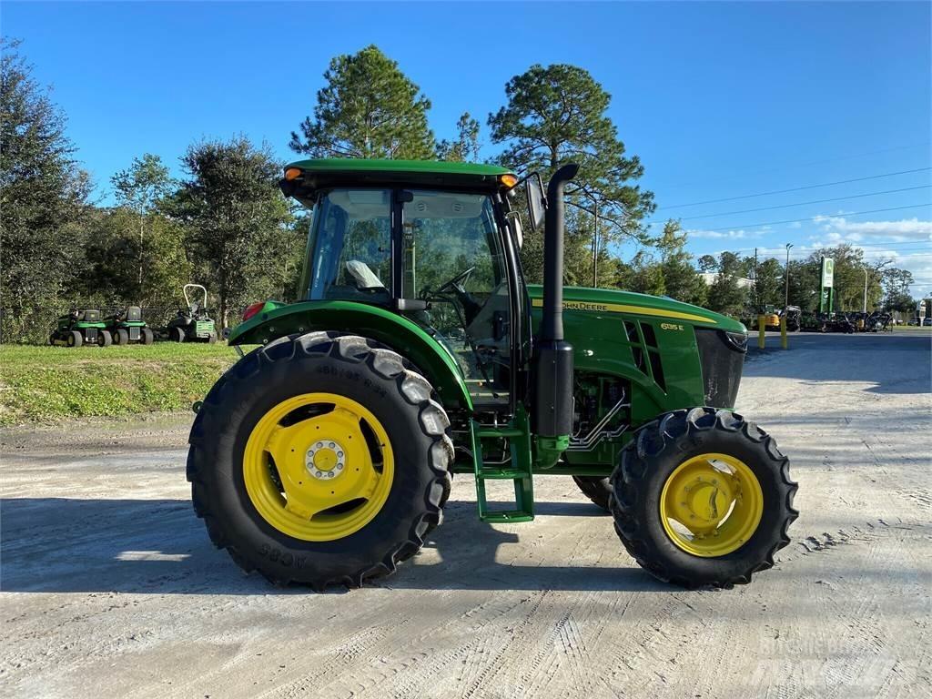 John Deere 6135E トラクター