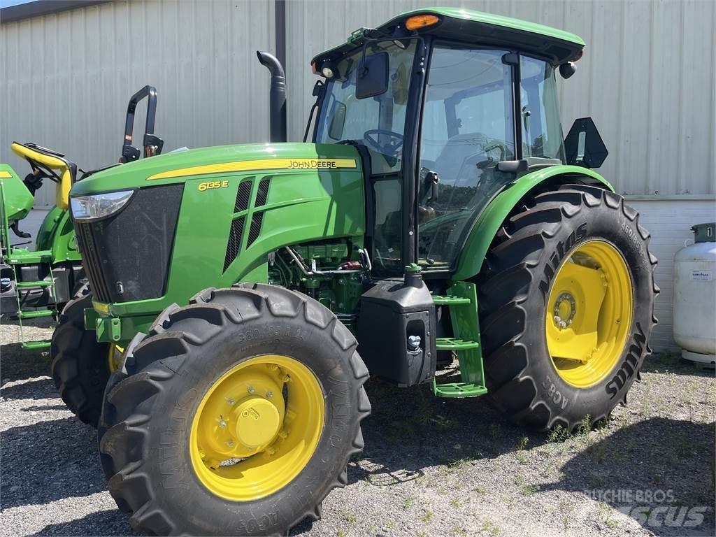 John Deere 6135E トラクター