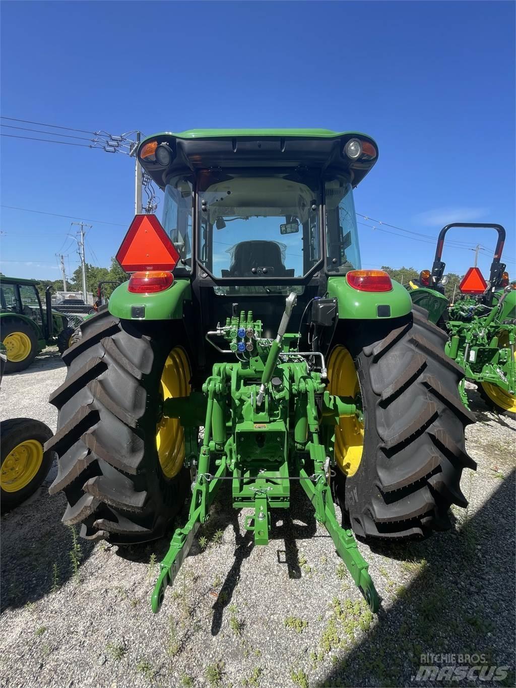 John Deere 6135E トラクター