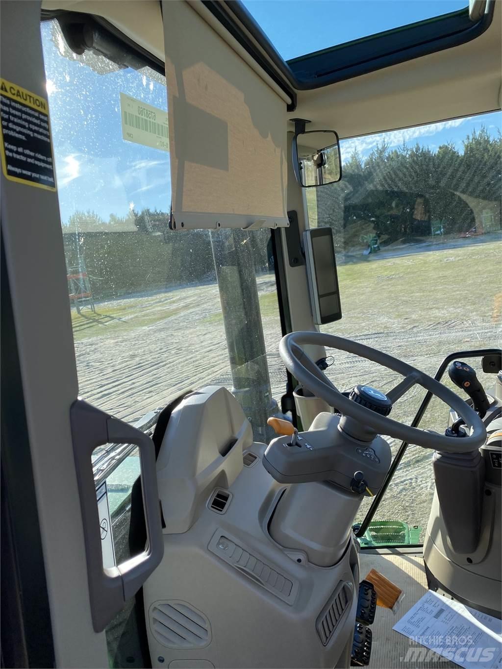 John Deere 6155M トラクター