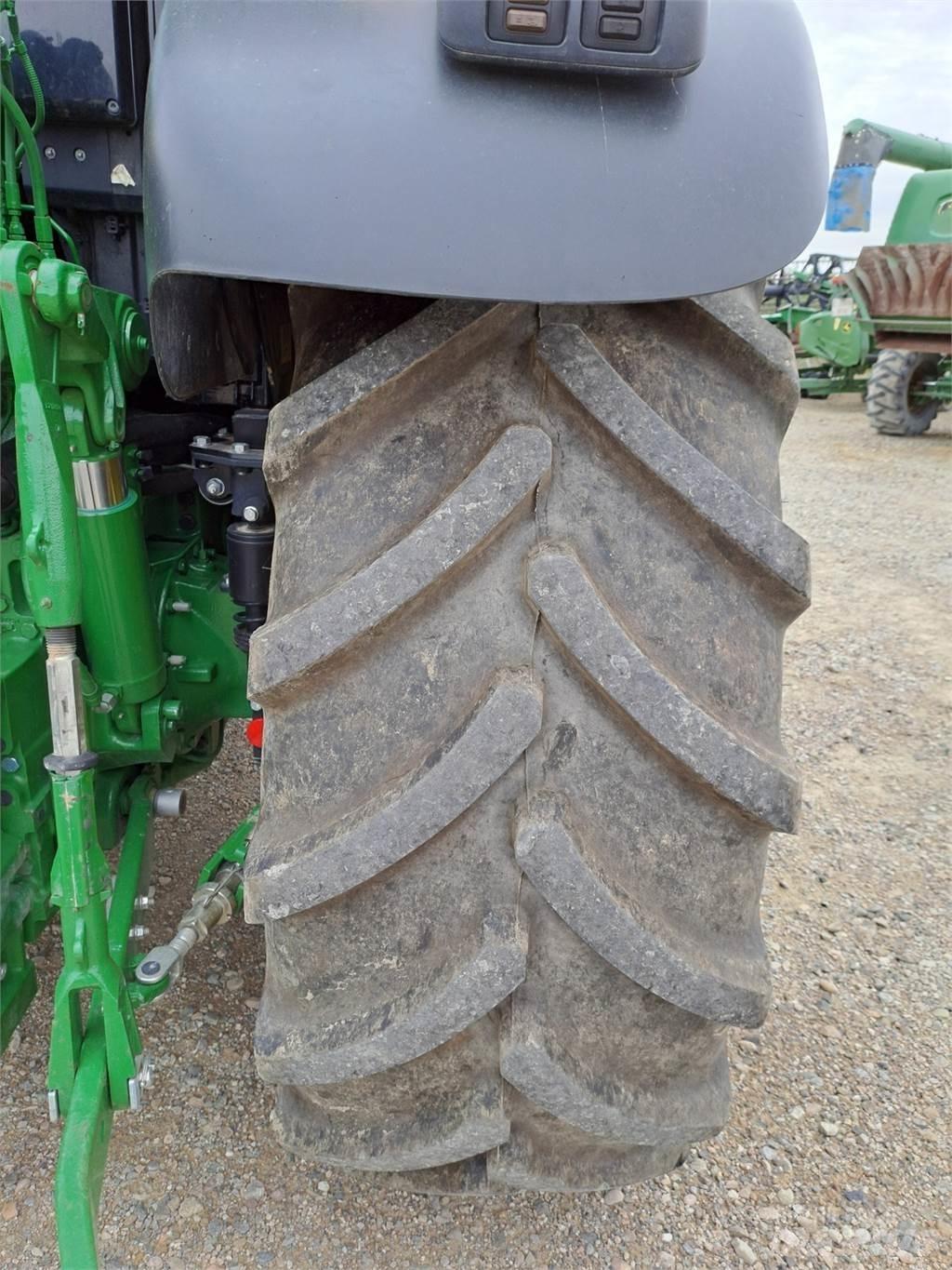 John Deere 6155M トラクター