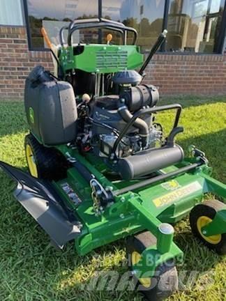 John Deere 636M 乗用・自走モア/芝刈り機